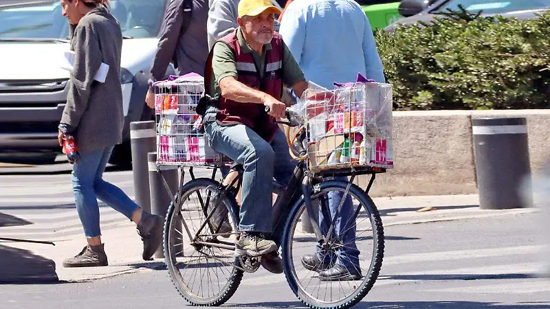“Bici-Logística”: El ingenio capitalino sobre dos ruedas [Fotorreportaje]